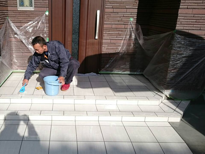 玄関タイルの滑り止め施工
