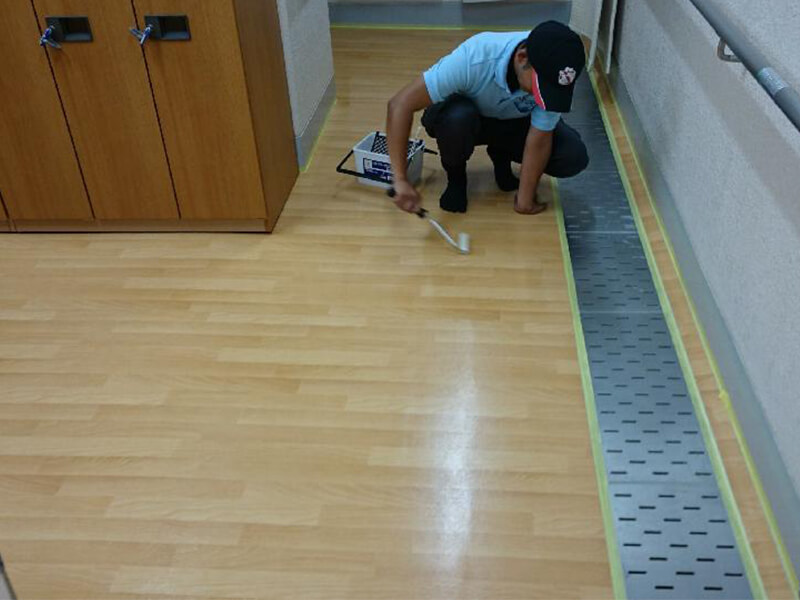 健康センター更衣室の滑り止め施工